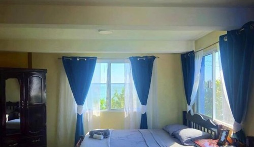 Habitación, balcón, vistas a la bahía