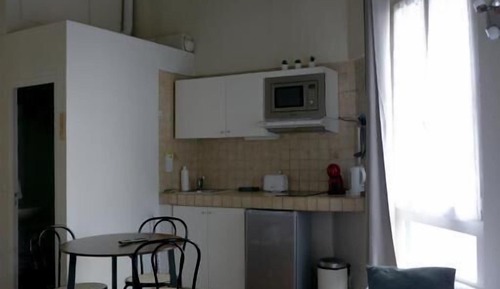 Estudio, varias camas, cocina básica