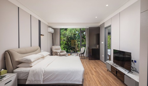 Suite superior, patio, vistas a la colina
