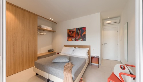 Habitación superior con 1 cama doble o 2 individuales