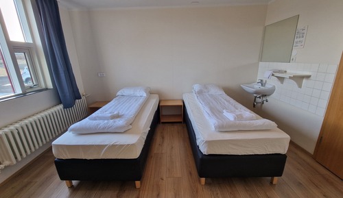 Habitación clásica con 1 cama doble o 2 individuales, baño compartido, vistas al lago
