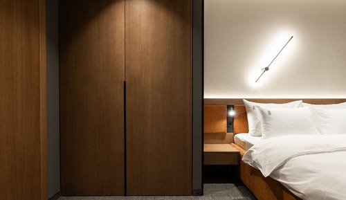 Habitación superior con 1 cama doble o 2 individuales, vistas a la ciudad