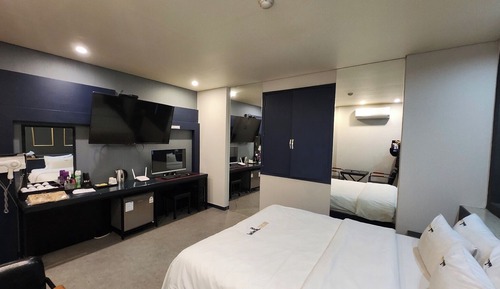 Business Double Room - Air Dresser + 1 PC + King Bed