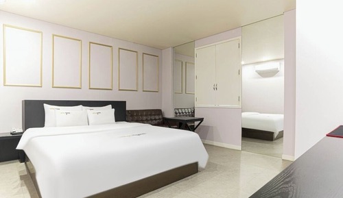 Cinema Premium Room + King Bed