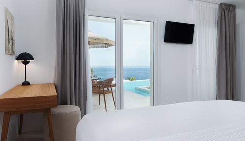 Suite de lujo, piscina privada, vistas al mar