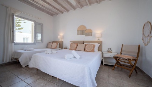 Habitación triple, balcón, vistas a la colina