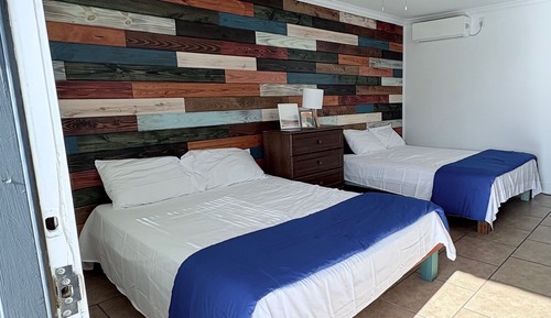 Suite estudio, 2 camas de matrimonio, no fumadores, cocina básica