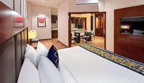 Suite ejecutiva, 1 cama de matrimonio grande, fumadores, cocina básica (Shower Only)