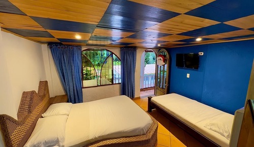 Habitación triple, vistas al jardín