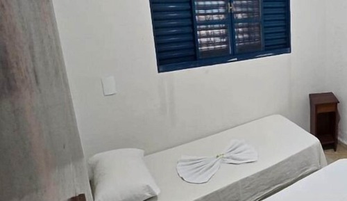 Habitación básica con 2 camas individuales