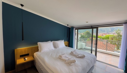 Habitación estándar doble, 1 cama de matrimonio grande, vistas a la montaña