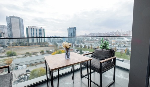 Apartamento familiar, balcón, vistas a la ciudad