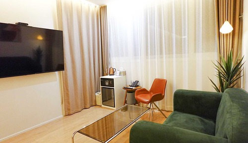 Suite (A)