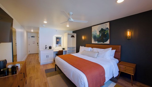 Habitación básica, 1 cama de matrimonio grande, baño privado