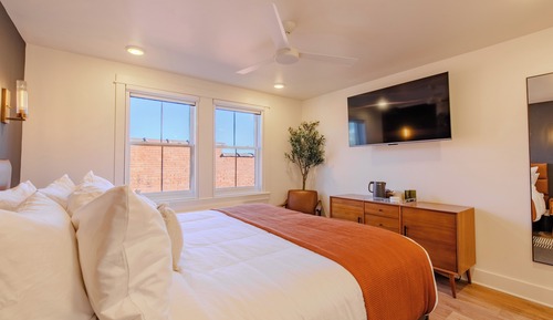 Habitación Deluxe, 1 cama de matrimonio grande, baño privado, vistas a la ciudad