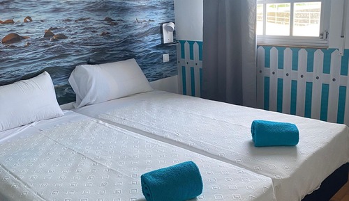 Habitación con 1 cama doble o 2 individuales, vistas a la playa