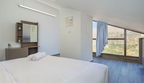 Apartamento, 2 habitaciones, cocina, vistas a la montaña