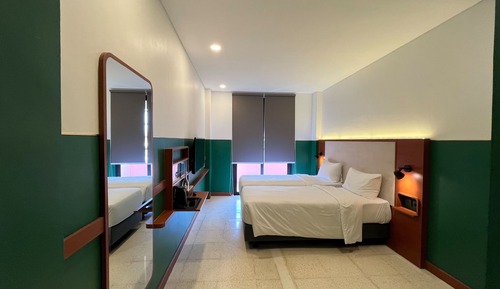 Habitación junior con 1 cama doble o 2 individuales, no fumadores