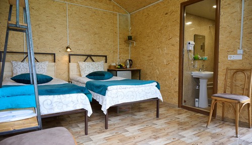 Habitación con 2 camas individuales, vistas al jardín