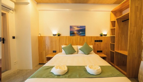 Habitación estándar con 1 cama doble o 2 individuales, vistas al jardín