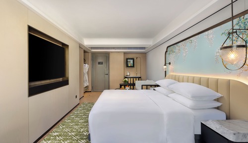 Habitación Premier doble, 1 cama de matrimonio grande, baño privado, vistas a la ciudad
