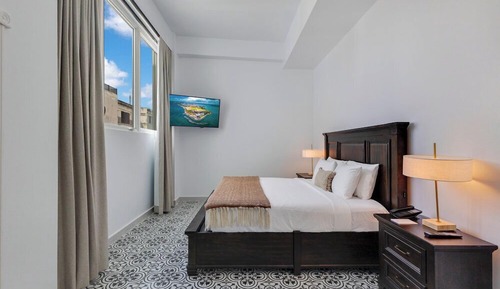 Habitación Deluxe, 1 cama de matrimonio grande, ducha adaptada, vistas a la ciudad