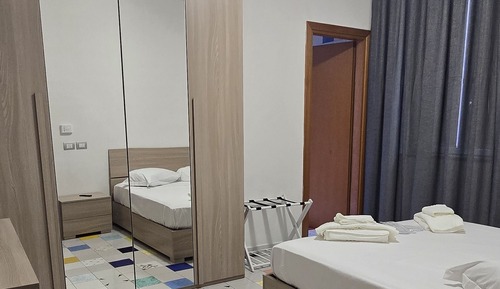 Apartamento superior, 1 cama de matrimonio grande con sofá cama, no fumadores, baño privado