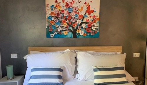 Estudio superior, 1 cama de matrimonio grande con sofá cama, vistas al jardín