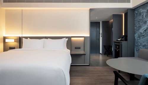 Habitación Deluxe, 1 cama de matrimonio grande, Aire acondicionado, vistas a la ciudad