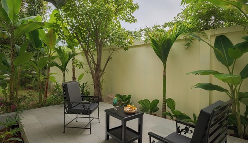Suite, terraza, vistas a la piscina