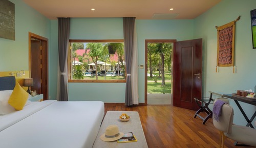 Suite familiar, habitaciones comunicadas, vistas a la piscina