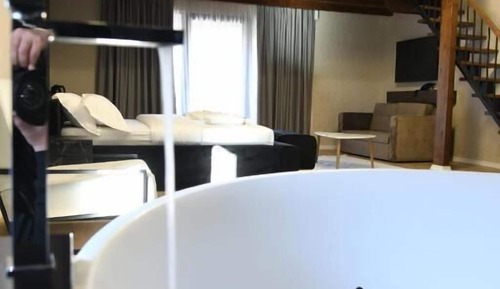 Estudio familiar, 1 cama de matrimonio grande, no fumadores, vistas al jardín