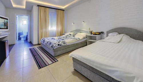 Habitación Deluxe con 1 cama doble o 2 individuales, vistas a la piscina