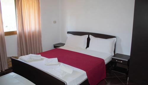 Habitación básica con 1 cama doble o 2 individuales, balcón, vistas al mar