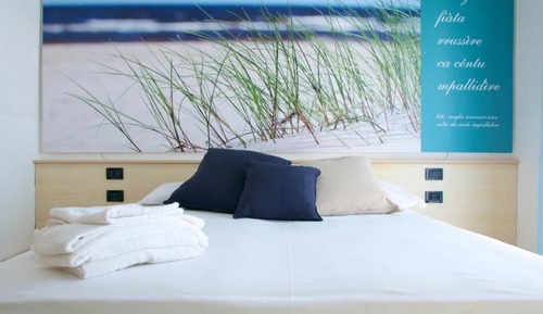 Habitación estándar con 1 cama doble o 2 individuales, balcón