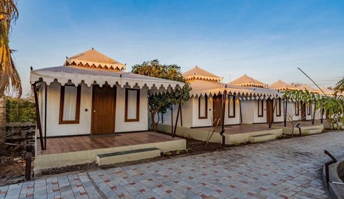Tienda Confort, balcón, vistas al jardín