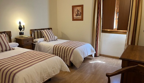 Habitación con 2 camas individuales