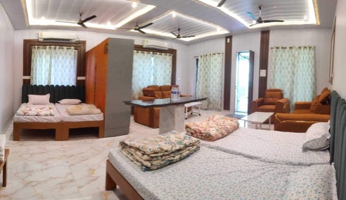 Habitación superior con 1 cama doble o 2 individuales, vistas al jardín