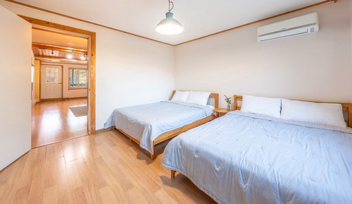 Habitación básica, 2 habitaciones (Yellow Bear (Triple Room))