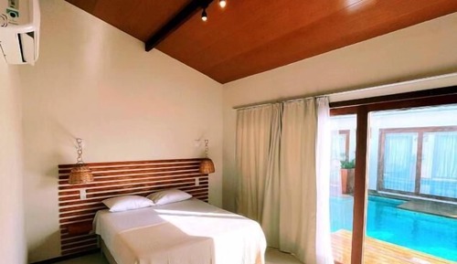 Habitación triple Deluxe, vistas a la piscina