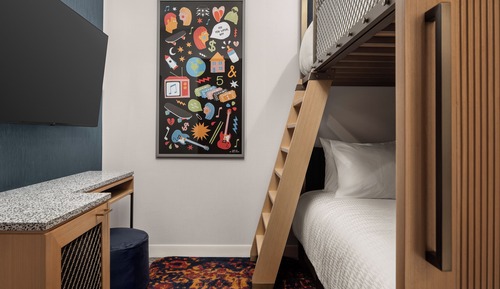Suite (Gold, King with bunk bed)