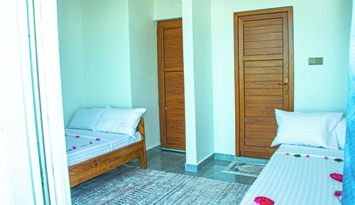 Habitación Deluxe con 2 camas individuales, vistas parciales al mar