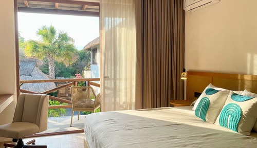 Habitación estándar doble, 1 cama de matrimonio grande, vistas a la piscina