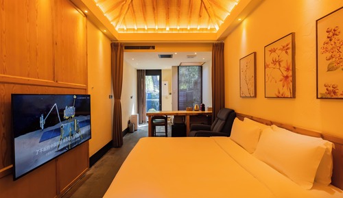 Habitación Business doble, 1 cama de matrimonio, bañera de hidromasaje, vistas al jardín
