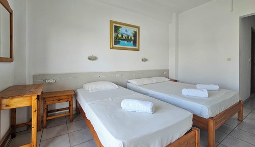 Habitación triple estándar, balcón, vistas al patio