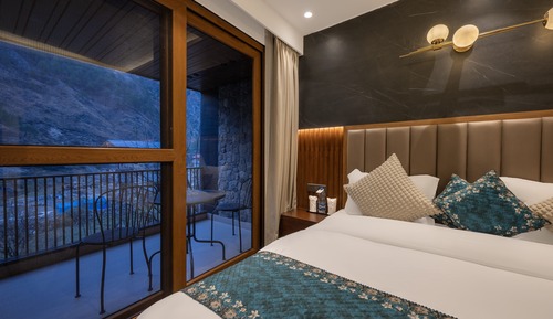 Habitación superior, balcón, vistas al río