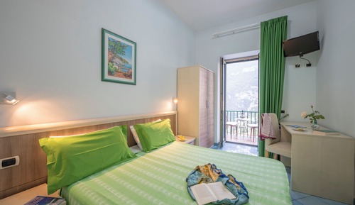 Habitación Confort con 1 cama doble o 2 individuales, balcón, vistas a la colina