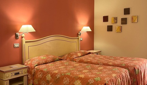 Habitación superior con 1 cama doble o 2 individuales