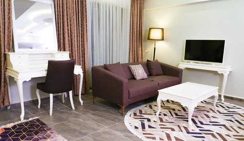 Habitación triple estándar, balcón, vistas a la montaña