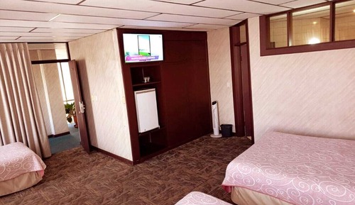 Habitación familiar con 1 cama doble o 2 individuales, vistas a la ciudad